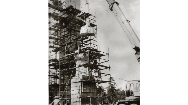 🏗 Строительство памятника И. Курчатову. 