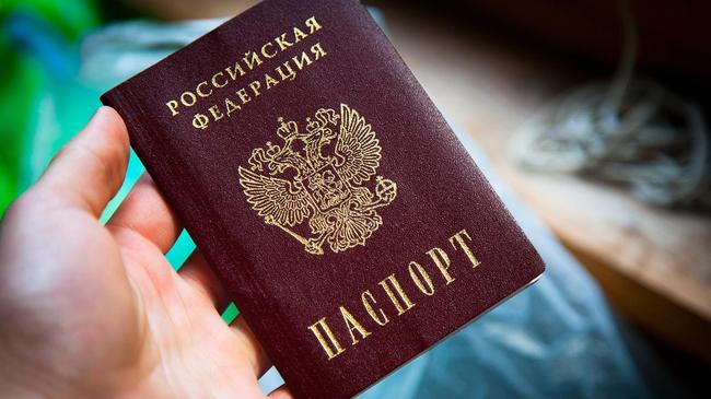 Челябинцу, 20 лет не выходившему из дома, принесли новый паспорт