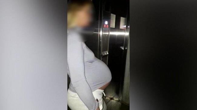 Беременная женщина на 2 часа застряла в лифте в ТРК Челябинска