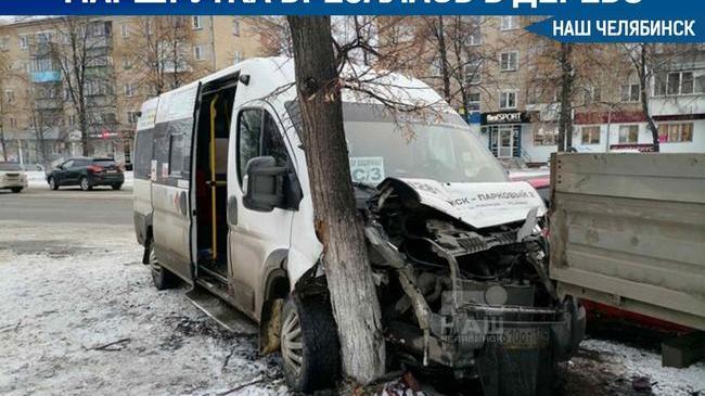 ❗В Копейске маршрутка протаранила дерево в результате ДТП
