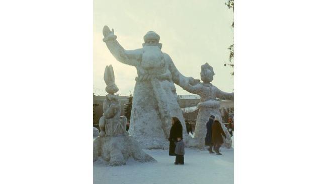 🎄 Дед Мороз, Снегурочка и заяц на площади Революции 1978 год.