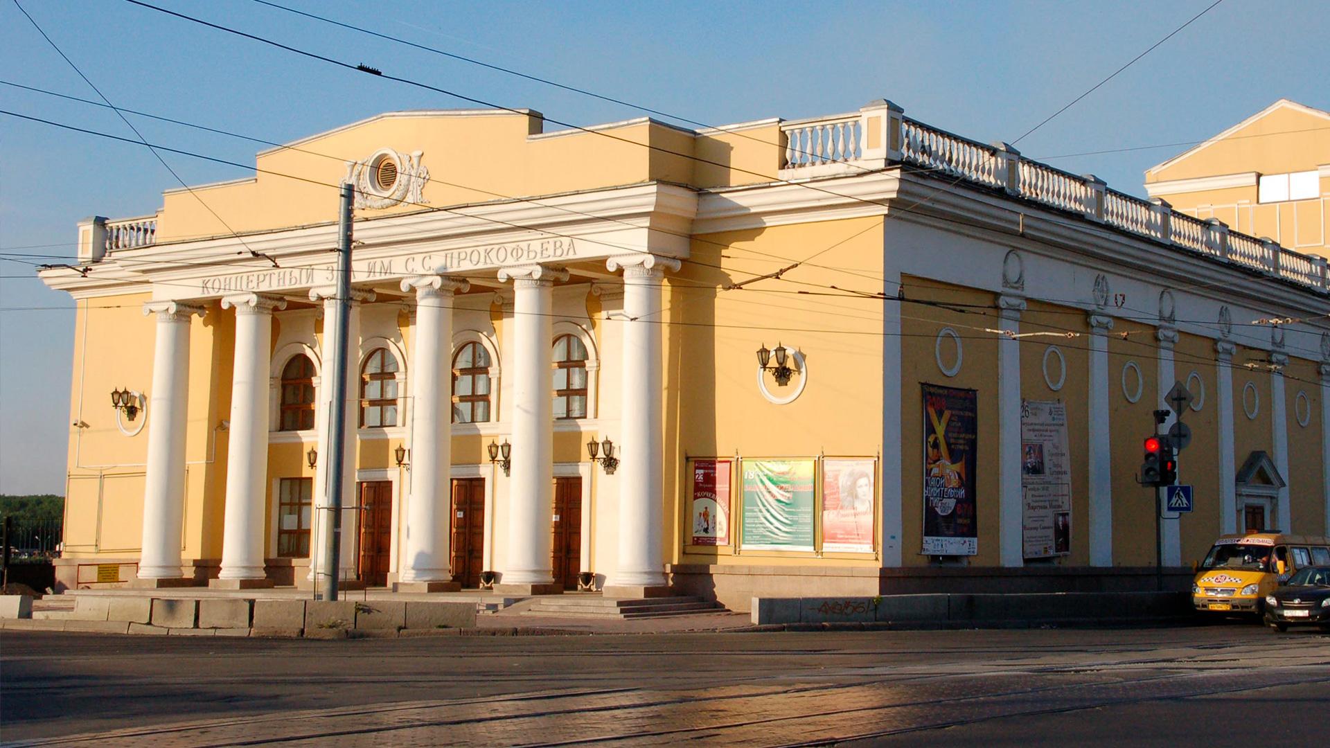 Театры челябинска адреса
