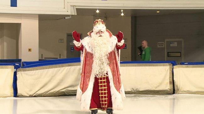 Дед Мороз признался, что любит баню и горячий чай. Зимний волшебник приехал в Челябинск.