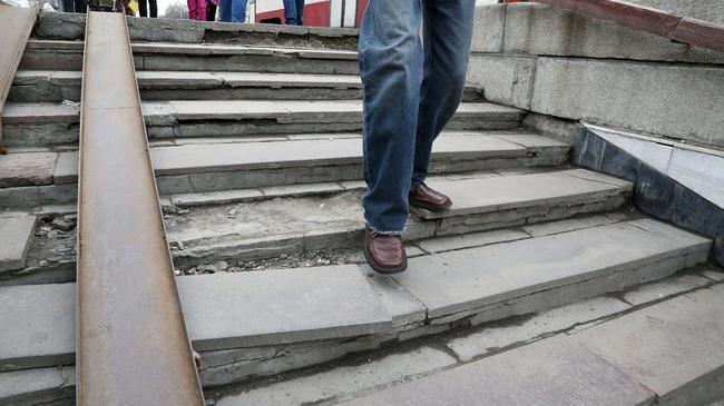 В центре Челябинска пенсионер разбился насмерть в подземном переходе