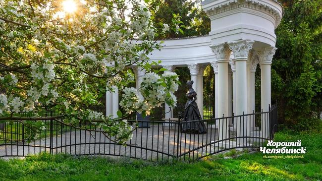 🌿Красивая композиция в весеннем парке им. Пушкина. 