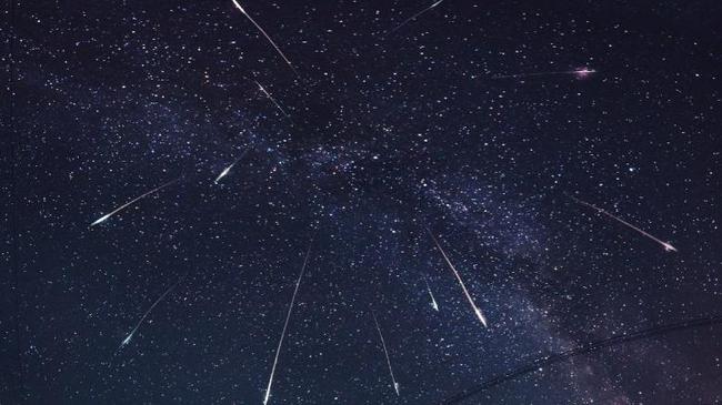 Звездопад. В ночь с 12 на 13 августа можно будет увидеть около ста метеоров в час