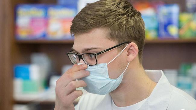 В аптеках взвинтили стоимость масок и лекарств от гриппа и простуды. Наценка 200%