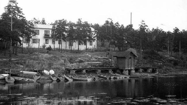 Дом отдыха Шершни, 60е годы. Находился в районе Монахов, на берегу реки, почти сразу после плотины. А вы отдыхали в нем? 