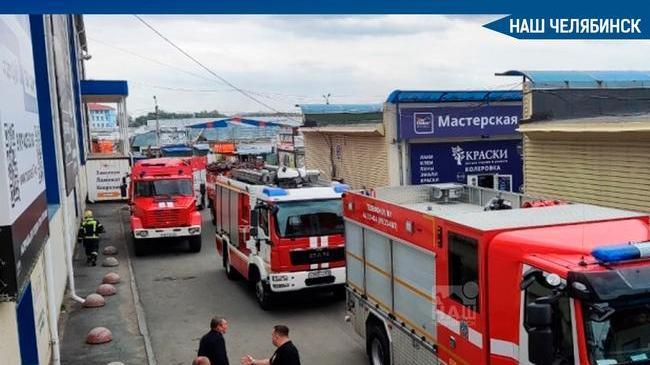 🔥 Сегодня утром, 31 августа, произошел пожар в ТК «Строительный деловой мир», расположенном на Свердловском тракте. 