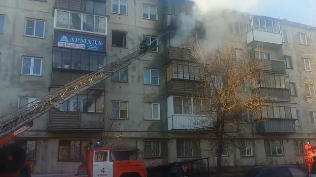 В пятиэтажке на ЧМЗ из-за брошенного окурка выгорел балкон 