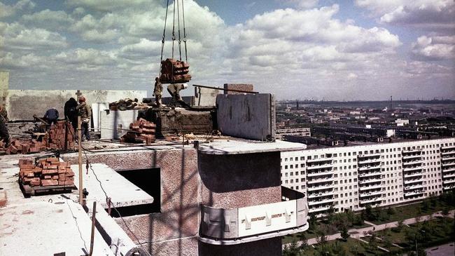 Комсомольский пр., 35. Немного фотографий со строительства одного из первых шестнадцатиэтажного дома в Челябинске.