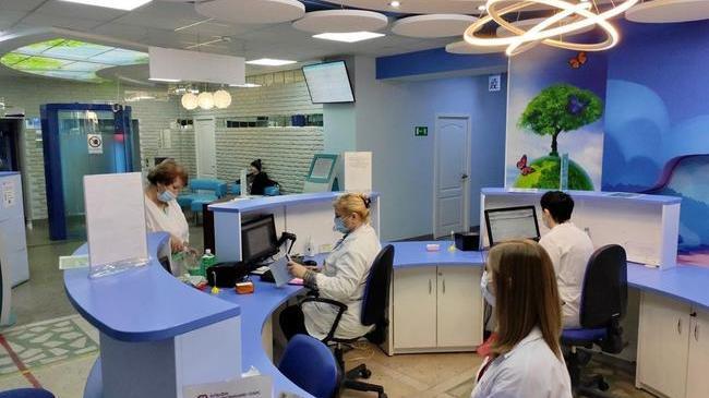 😃🏥 В Челябинске 6 детских поликлиник отремонтировали по дизайнерским проектам. ❓ Как вам новый дизайн?