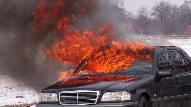 В Челябинске обнаружен автомобиль со сгоревшим трупом