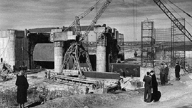 Строительство шершневской плотины. Начато в 1960, закончено в 1962 году. 