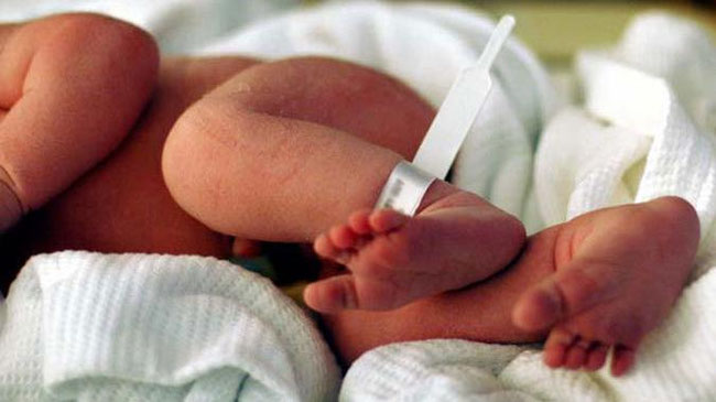 Новорожденную девочку подбросили к дверям больницы на ЧМЗ