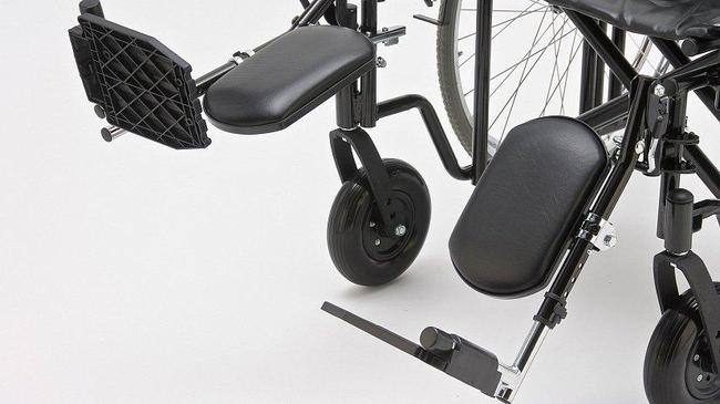 Изготовленную по индивидуальному эскизу коляску подарили паралимпийцу на Южном Урале