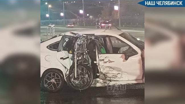 😰 Мотоцикл на полном ходу впечатался в легковушку