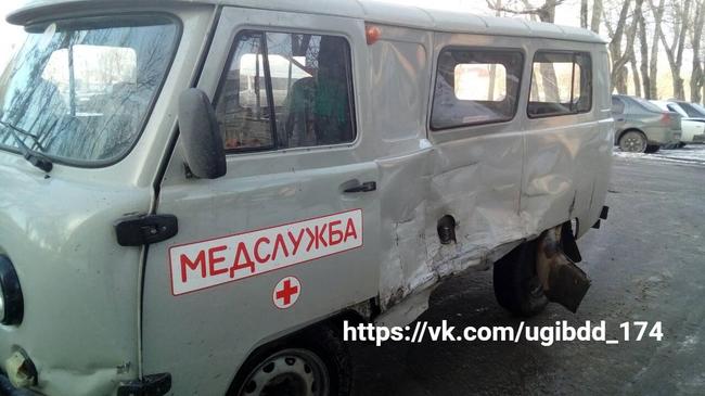В Челябинске автомобиль медслужбы стал причиной массового ДТП