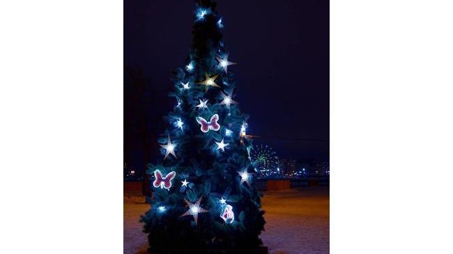 🎄Вот такую ёлочку с бабочками установили в Челябинске. 