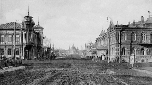 Перекресток Коммуны и Елькина