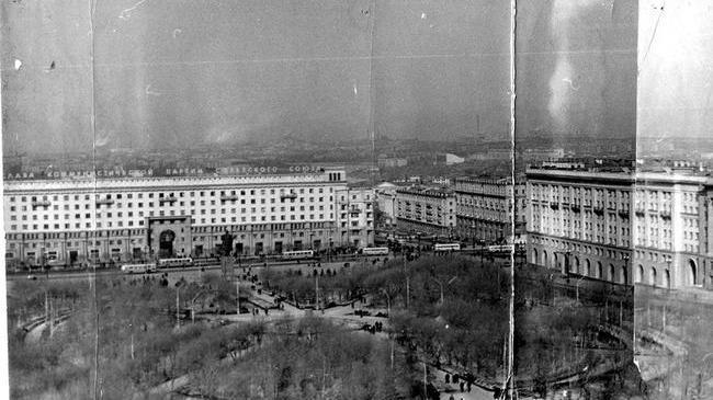 📅 Именно так выглядела площадь Революции в 1967-ом году. 