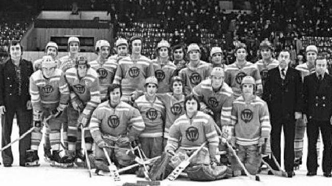 Бронзовый состав хоккейной команды Трактор (Челябинск), 1977 год. Кого из игроков вы узнали?