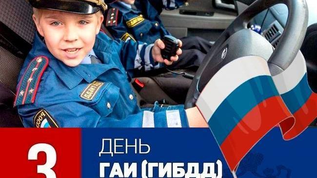 🚨 Люди с жезлами отмечают праздник. В Челябинске сегодня гуляют сотрудники ГИБДД 🚔 
