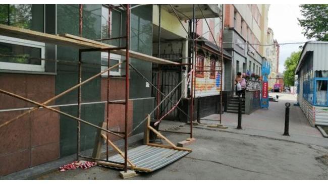 Ремонт фасадов в центре Челябинска может обернуться несчастными случаями