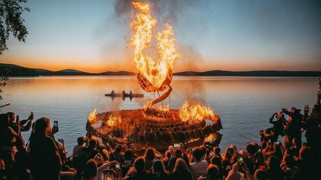 💥 Совершенно удивительный ленд-арт-фестиваль «Острова» проходил в Челябинской области целую неделю на озере Сунгуль 💫