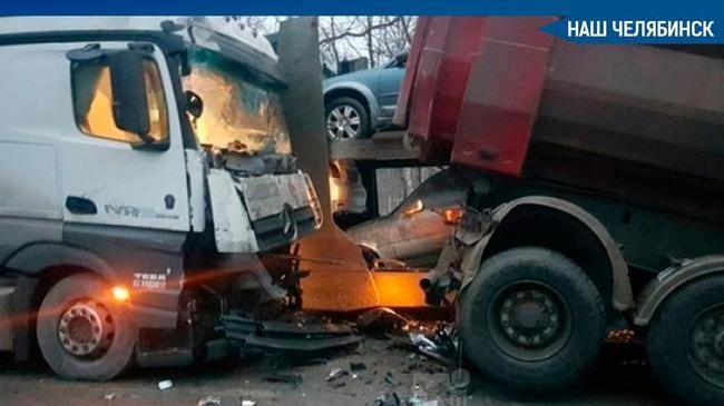 ❗⚠ На трассе М-5 между Челябинском и Уфой образовалась пробка из-за ДТП с участием 4 фур. 