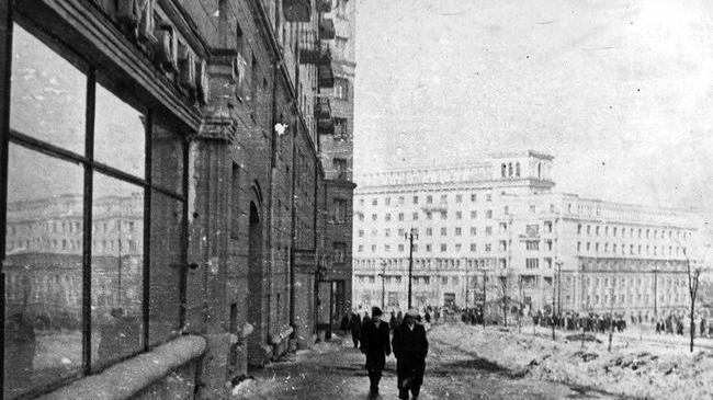 👍🏻 Вид на площадь Революции с улицы Цвиллинга. 1964 год. 