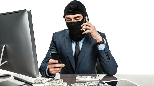 💰 Мошенники обманули челябинца на миллион рублей.