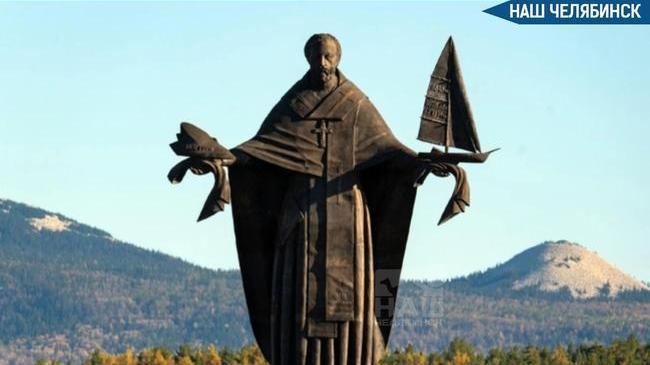🙏 10-метровую статую Николая Чудотворца установили в Сатке