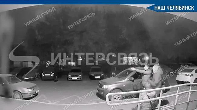 ⚡В Ленинском районе во дворе ЖК "Ягодный" подростки решили пострелять. 