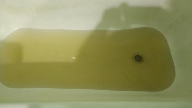 Жёлтая вода из под крана