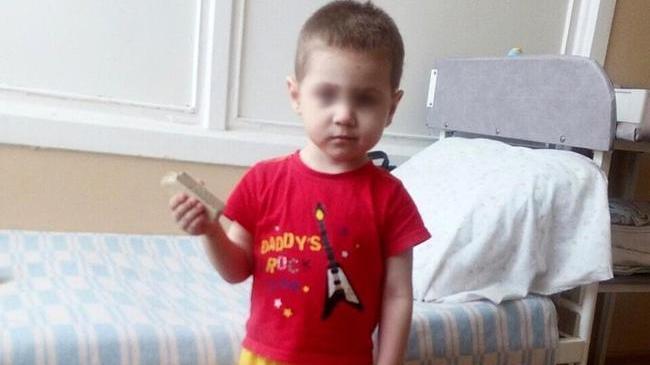 Прохожие в Челябинске спасли маленького ребенка