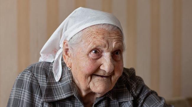 105-летняя жительница Челябинска соблюдает пост и делает зарядку