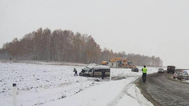 В Челябинской области опрокинулась маршрутка, пострадали 7 человек