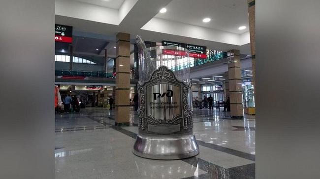 😄 В Челябинске поставили памятник стакану в подстаканнике.