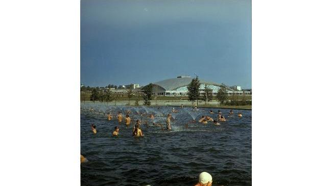 ☀ Ничего необычного, просто жаркий июнь 1976 года и дети, купающиеся в фонтане ⛲ 