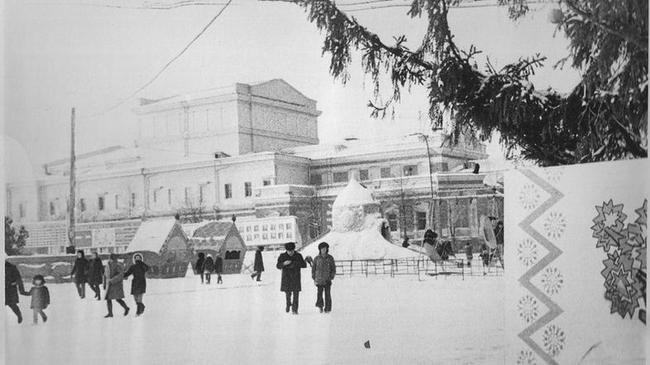 Ледовый городок на площади Революции, 1975 год