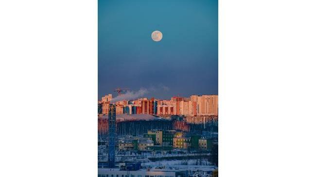 Встреча с луной, над ХК Трактор.🌕