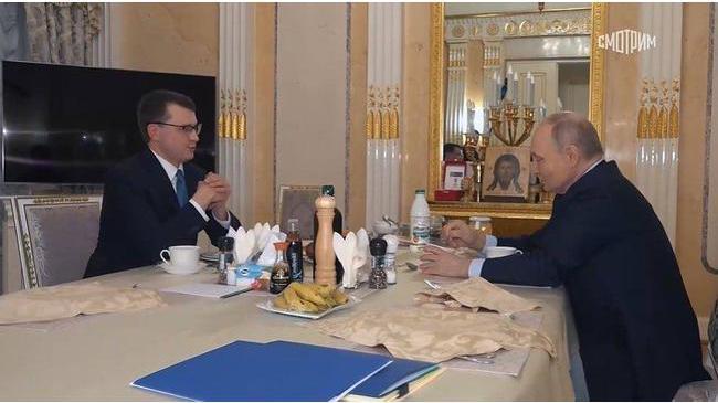 Журналистов впервые пустили на кухню кремлевской квартиры Президента
