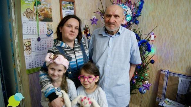 ✨ Настоящее новогоднее чудо: семья из Челябинска приютила бездомного дедушку, который девять лет жил на улице