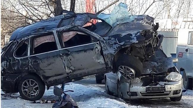 Пьяный водитель на Porsche Cayenne "припарковался" на авто в Челябинске