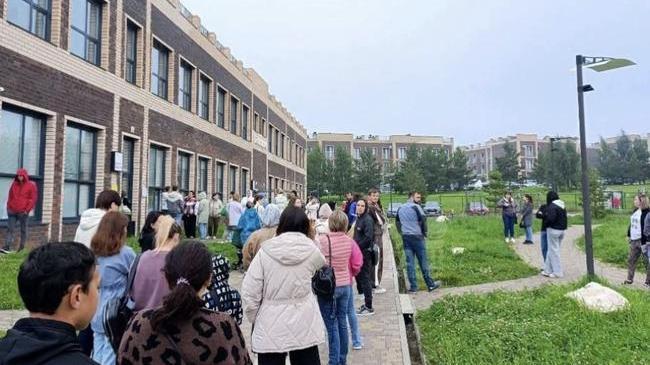 😰 В Челябинске родители выстраиваются в очереди в поликлинику