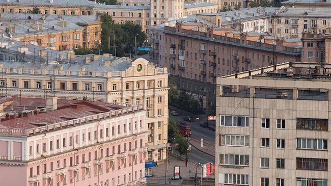 В Челябинске введут новые требования к рекламным вывескам
