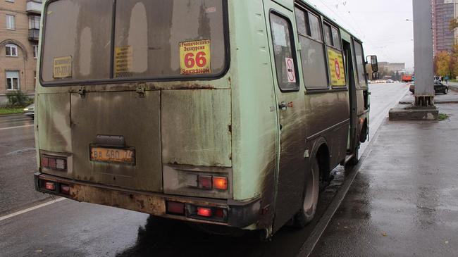 Борис Дубровский потребовал отмыть общественный транспорт