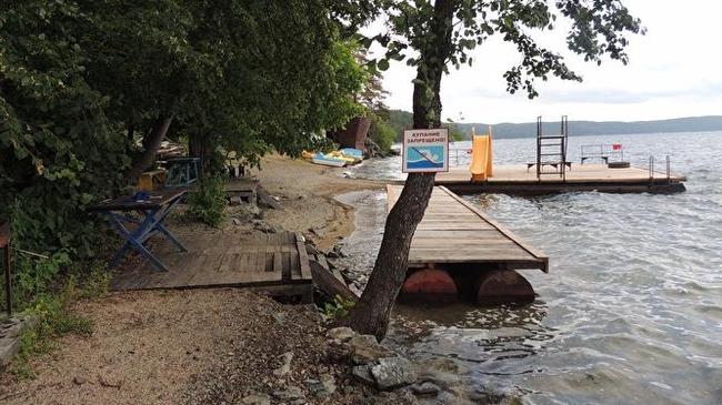На озере Тургояк после информации о сыпи запретили купаться