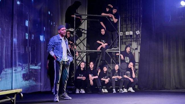 🎭 В Челябинске прошла премьера спектакля «Я здесь» с участием трудных подростков
